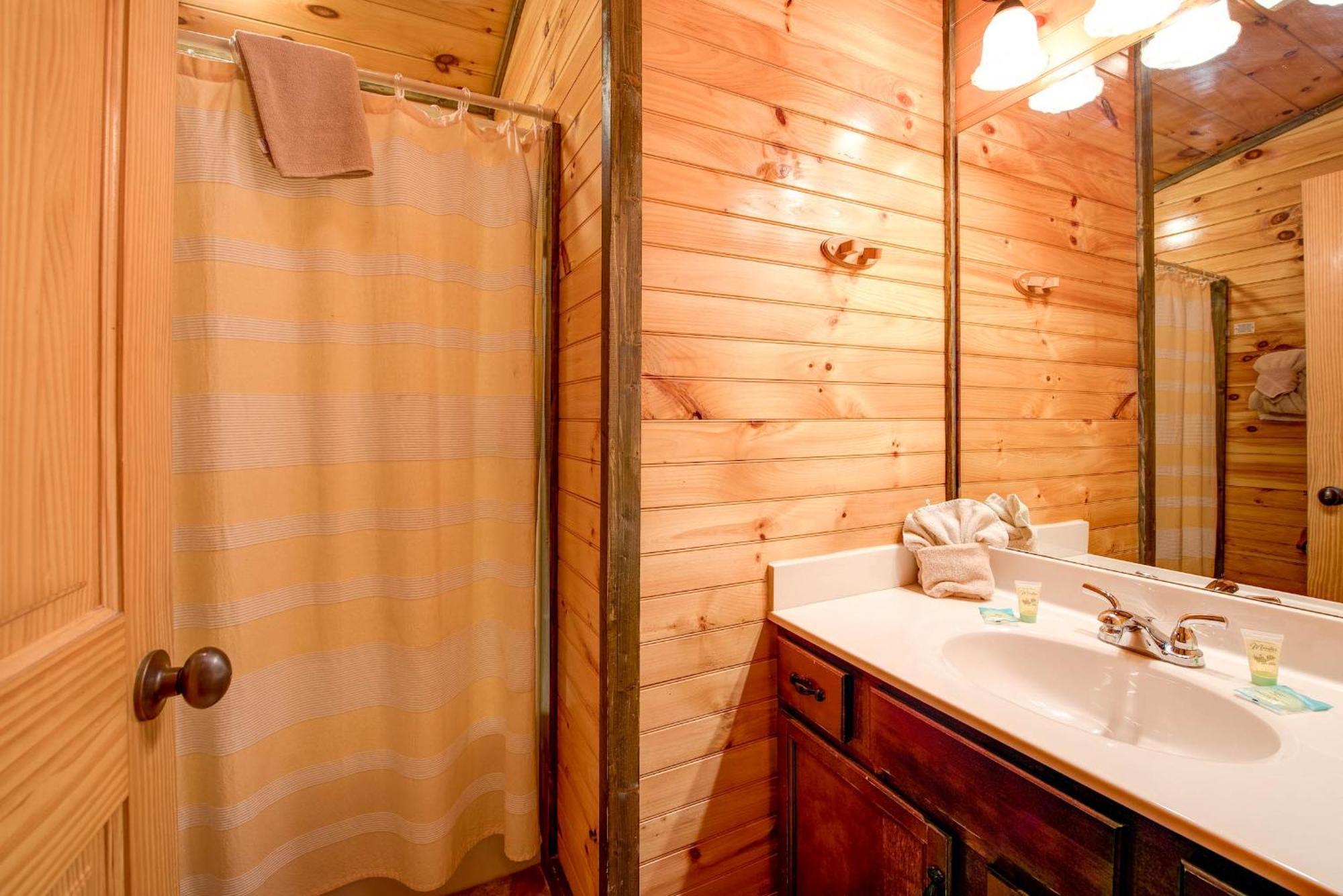 Standing Bear Lodge Gatlinburg Exterior photo